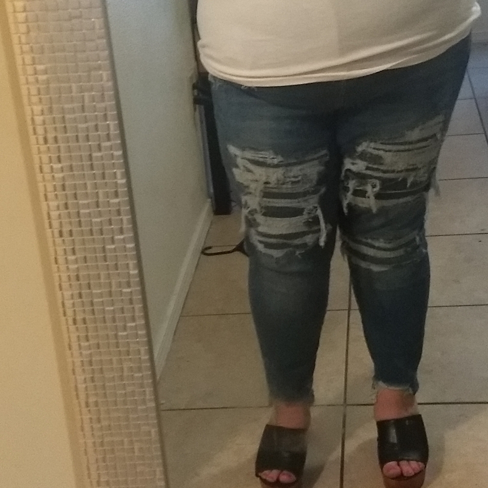 American Eagle distressed skinny jeans 18 S